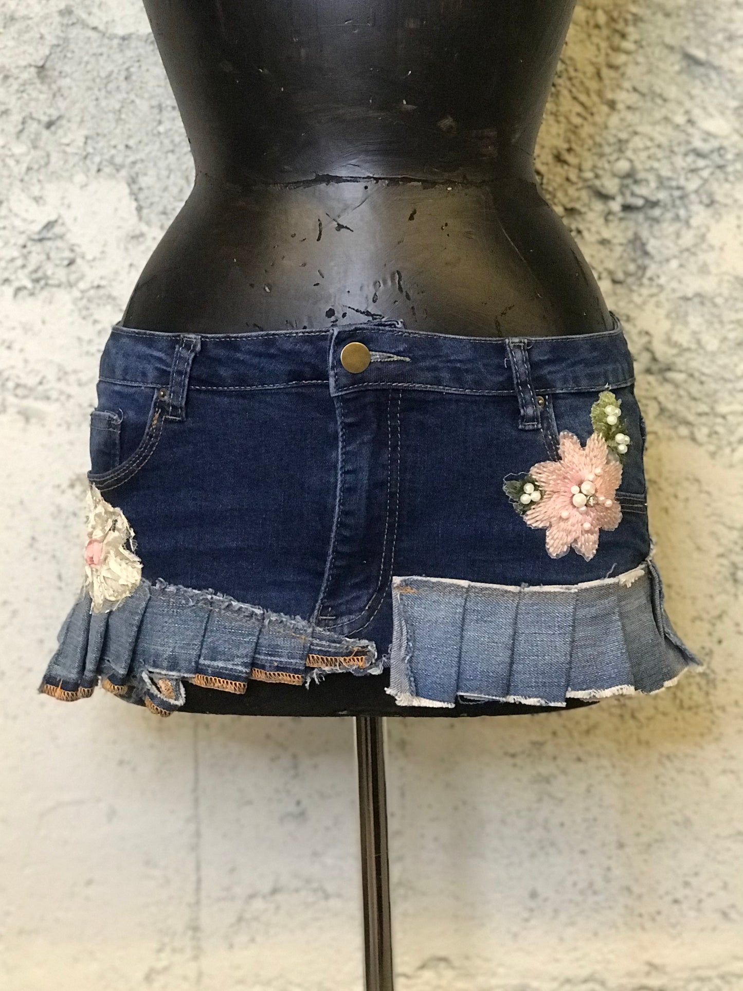 Waisted Mini 06