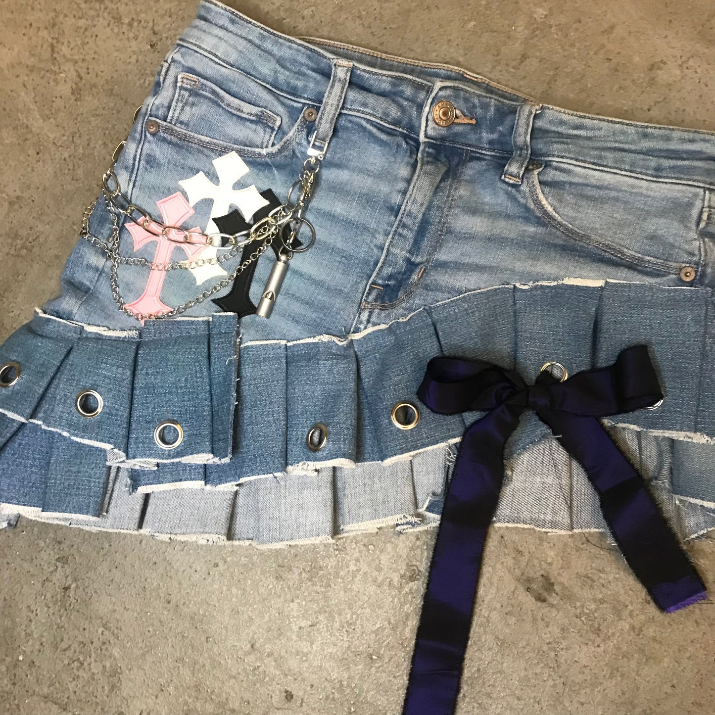 Waisted Mini 01