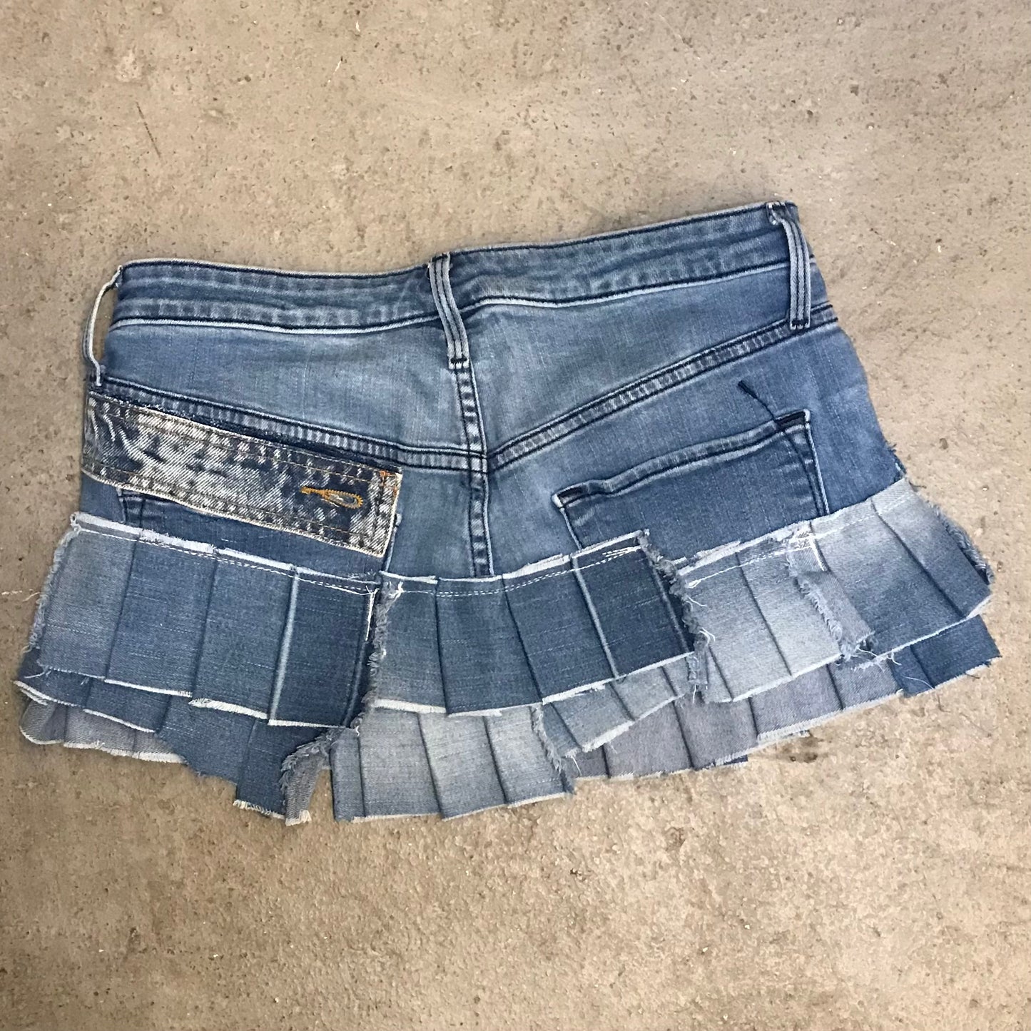 Waisted Mini 02