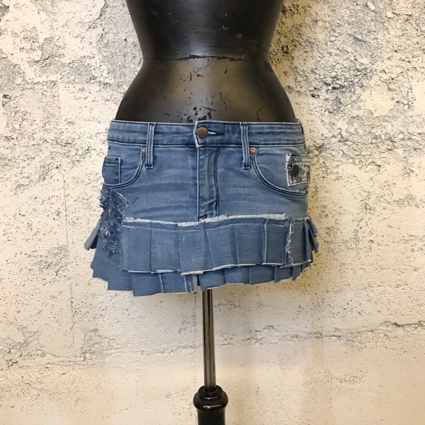 Waisted Mini 02