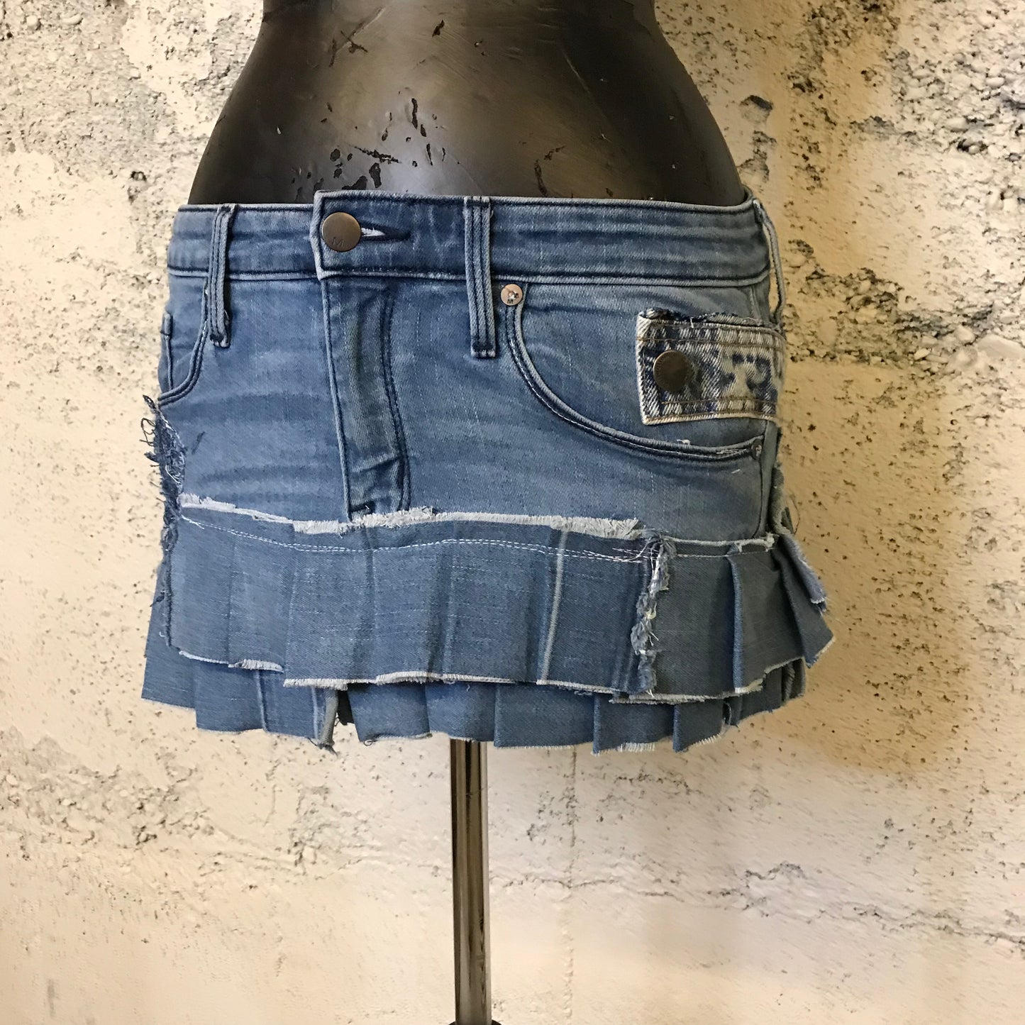 Waisted Mini 02