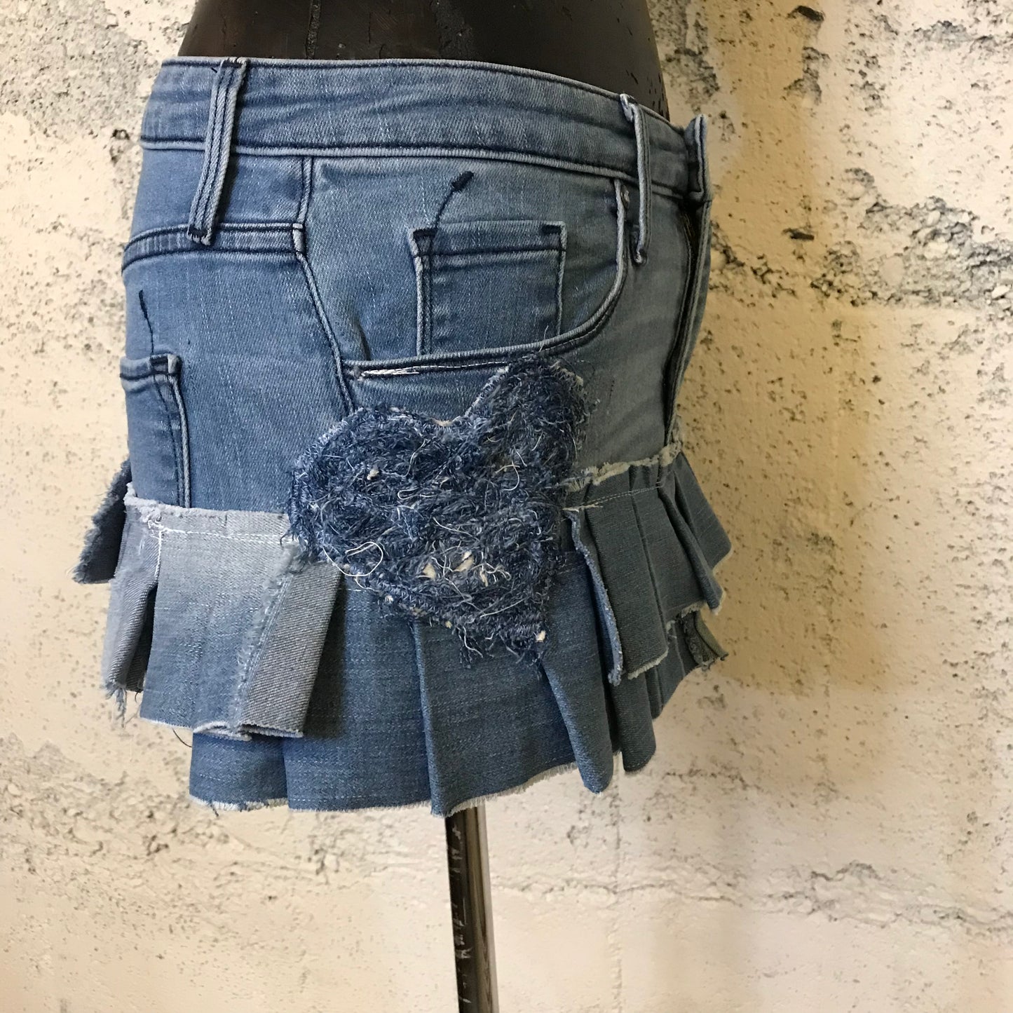 Waisted Mini 02