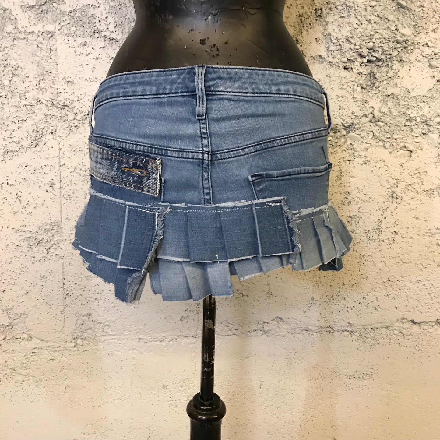 Waisted Mini 02