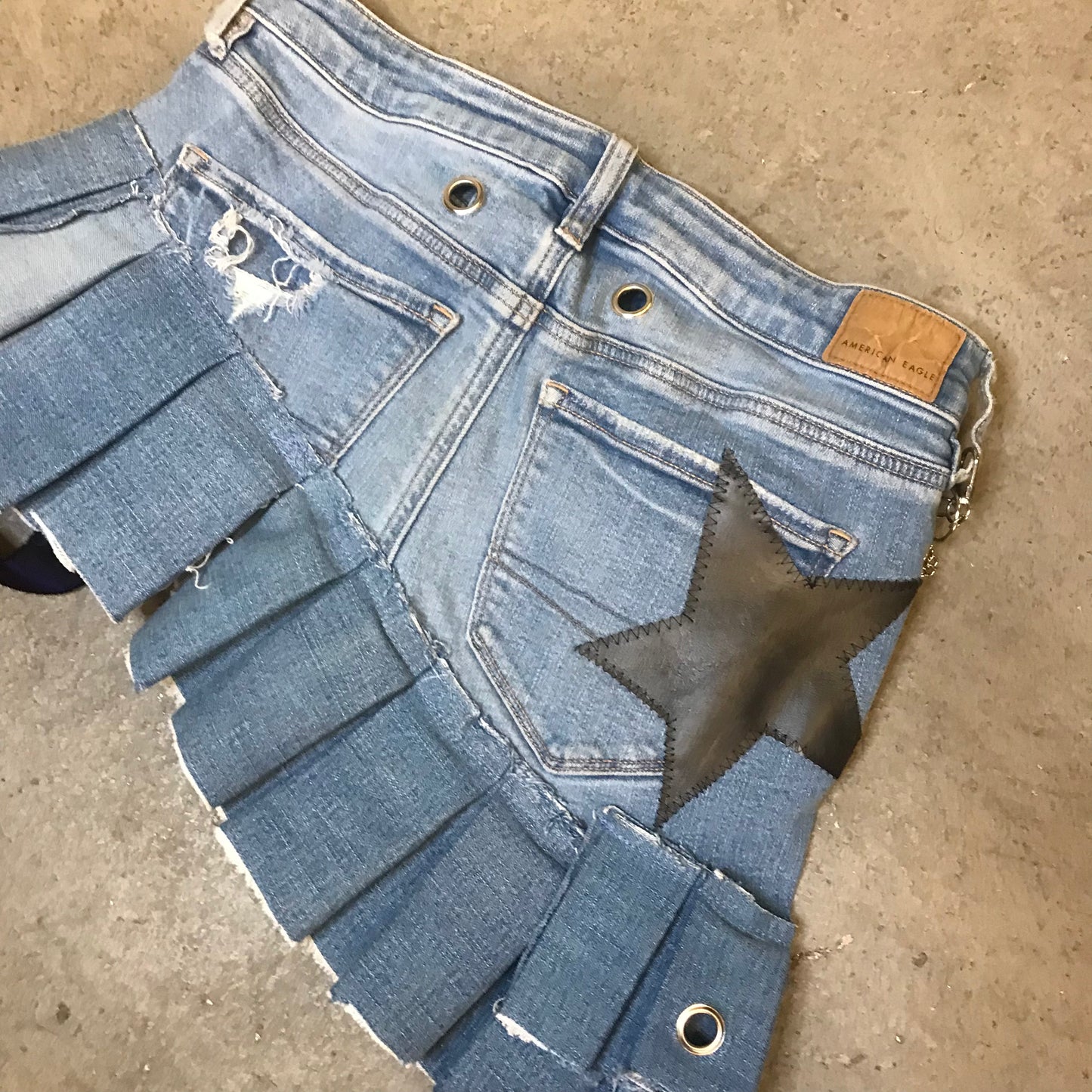 Waisted Mini 01