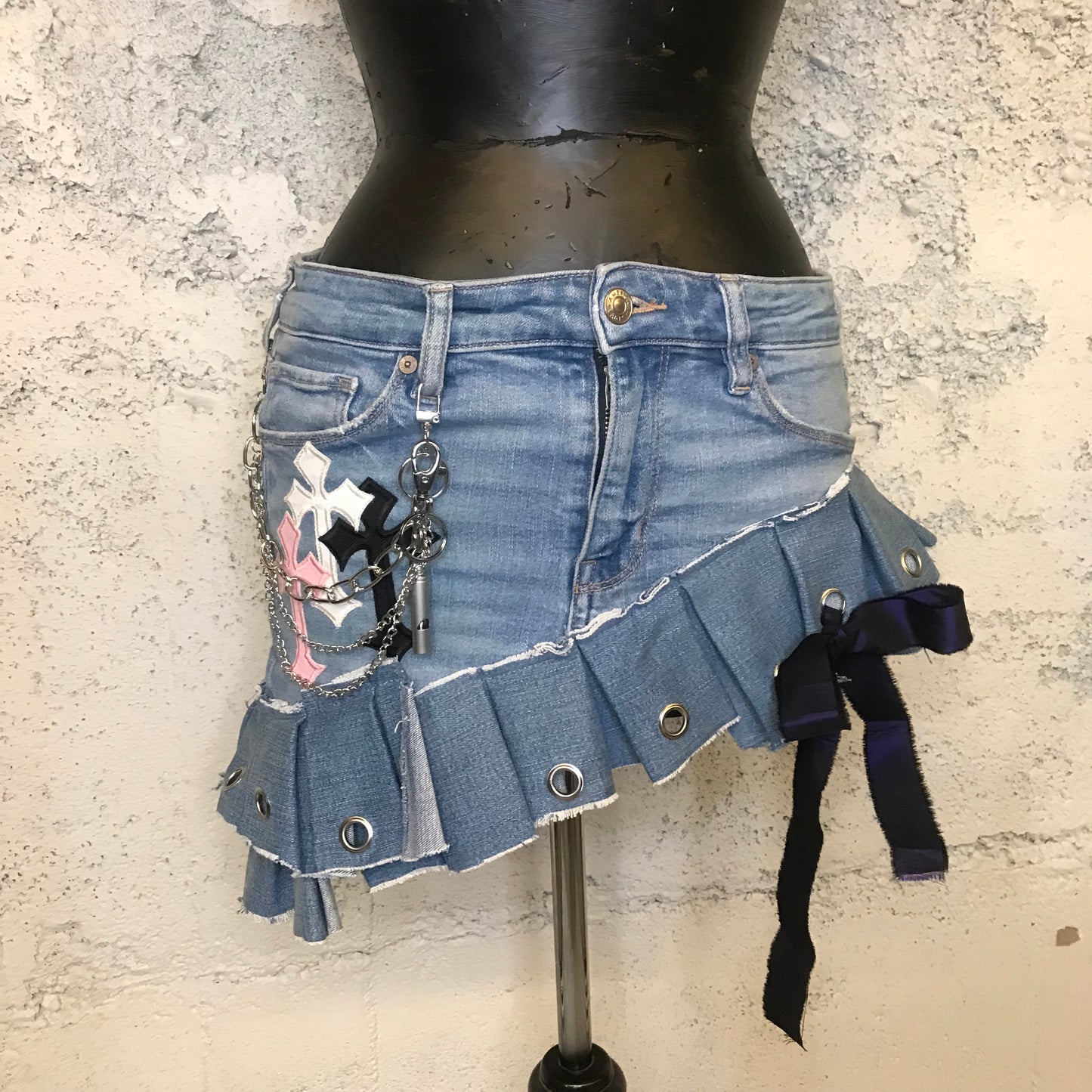 Waisted Mini 01