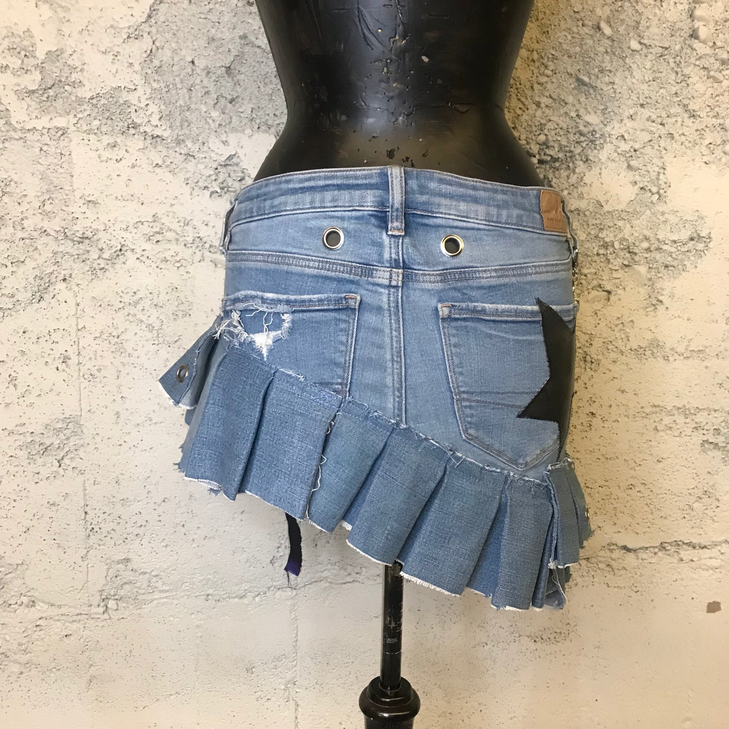 Waisted Mini 01